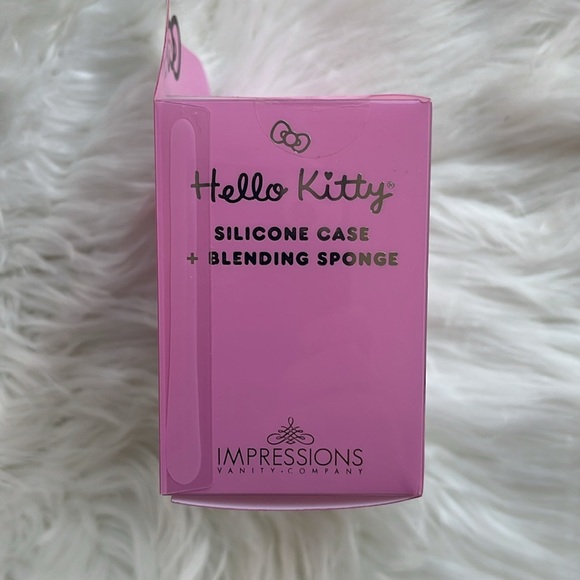 🆕 Hello Kitty Pink Silicone Case and Blending Sponge Set - Picture 5 of 6